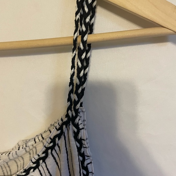 Women’s Maurices size 2X tank top with braided shoulder straps - Picture 4 of 4